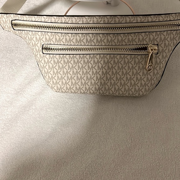 Michael kors new without tags 🏷️ - Picture 2 of 7